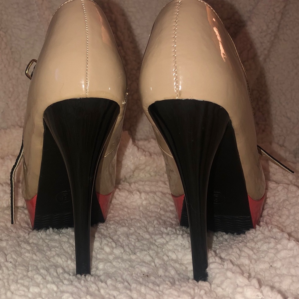 Heels - Picture 4 of 4